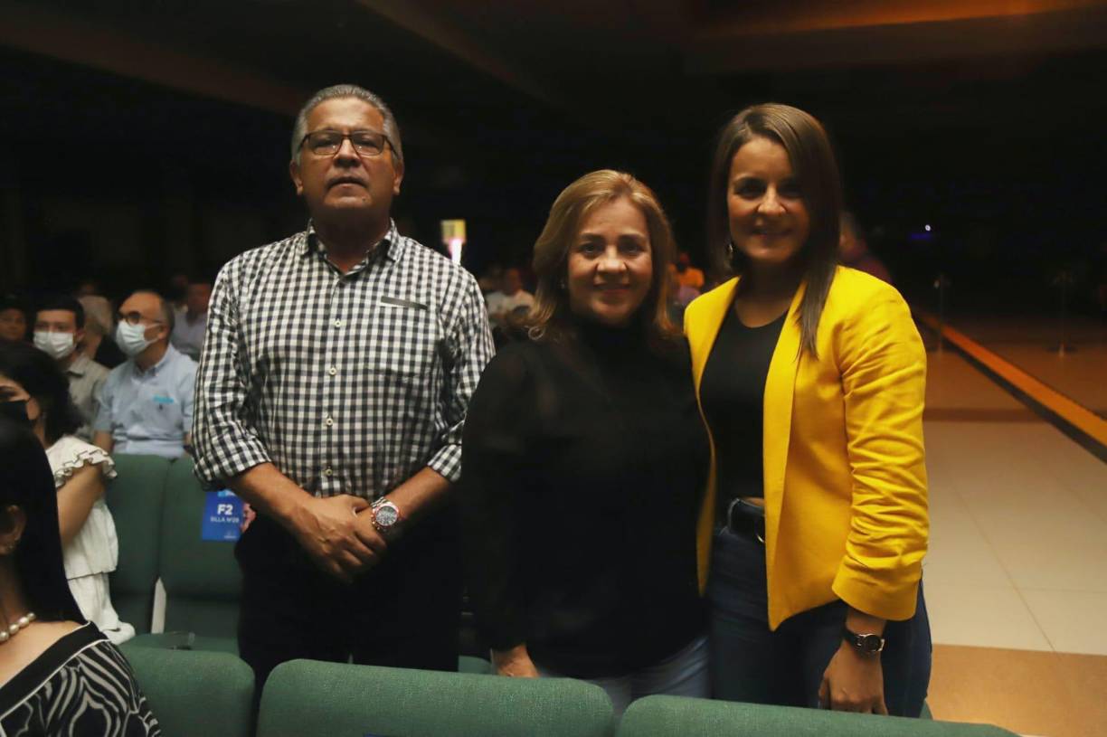 Mario López, Luzmary López y Diana López.