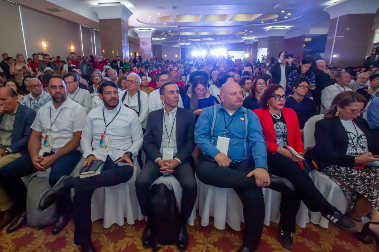 “Todas nuestras agendas, la de los trabajadores, la de mujeres, la de ecologistas, deben estar enfiladas hacia grandes proyectos estratégicos que compartimos”, subrayó Arreaza.