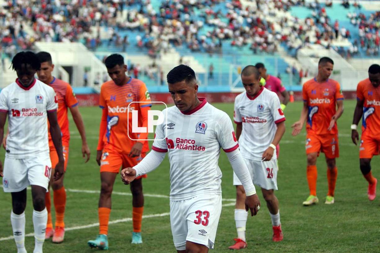 Los jugadores del Olimpia no estaban nada contentos al final del primer tiempo, cuando el marcador estaba 0-0.
