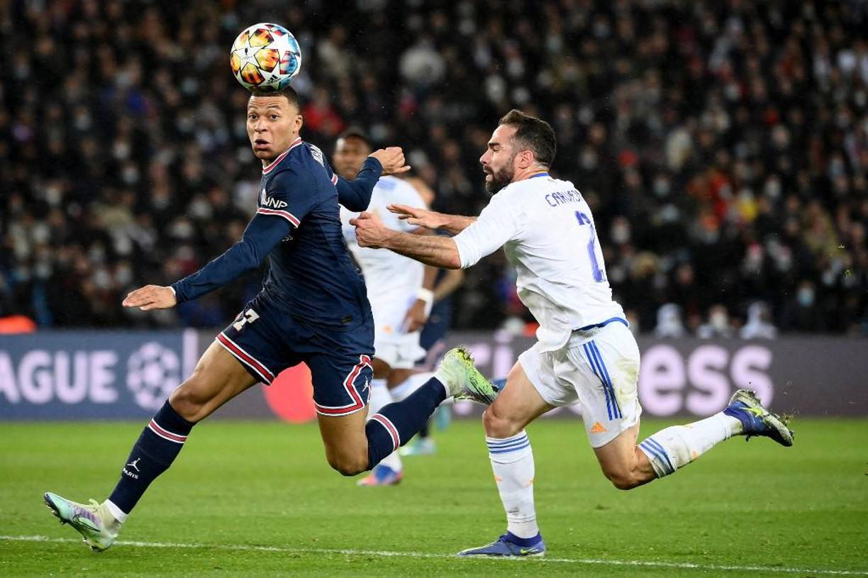 El lateral derecho Carvajal la pasó mal ante Mbappé e inclusive Ancelotti lo tuvo que sacar del campo.