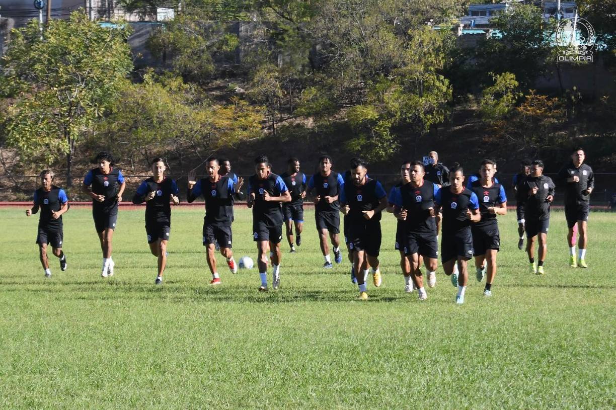 Los futbolistas del Olimpia trabajan en la sede de la institución y realizaron el segundo entrenamiento de pretemporada rumbo a buscar el pentacampeonato.