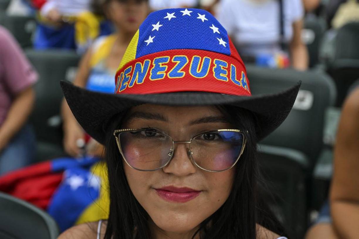 “Yo soy venezolana de corazón y estoy con ustedes siempre hasta la libertad”, agregó.