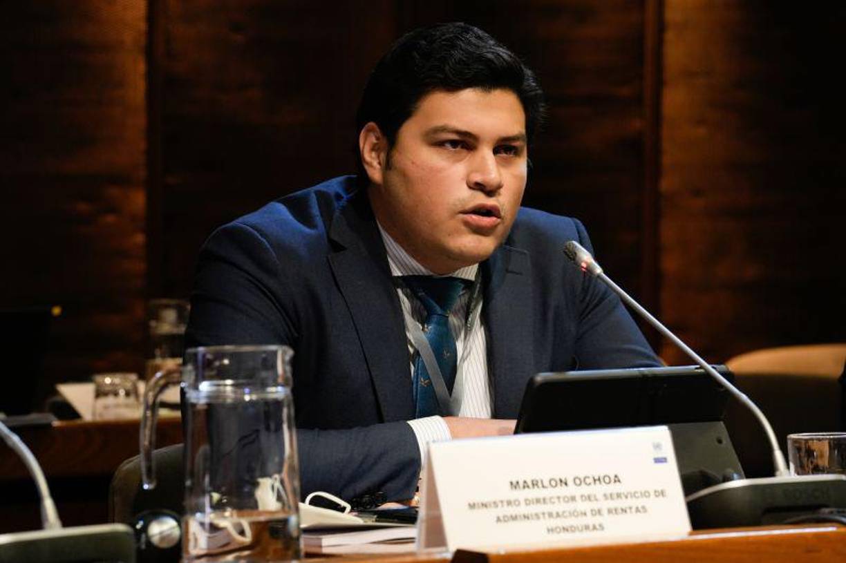 Ochoa ha sido objeto de críticas por participaciones y declaraciones polémicas en foros televisivos y comentarios en redes sociales. La última ocurrió en Canal 11. En un foro de ese canal, Ochoa tildó a Marlon Lara, diputado del Partido Liberal, de "trabajar para los que matan". Esos dichos causaron revuelo entre diversos sectores, incluso entre la Comisión Nacional de Banca y Seguros, que rechazó señalamientos que Ochoa hizo en esa alusión. 