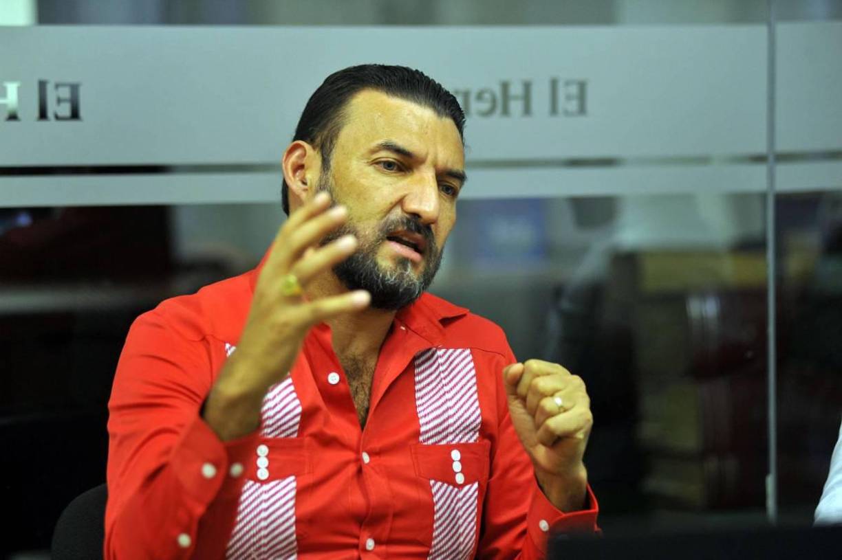 “Ustedes representan los intereses de una minoría en Honduras”, agregó.