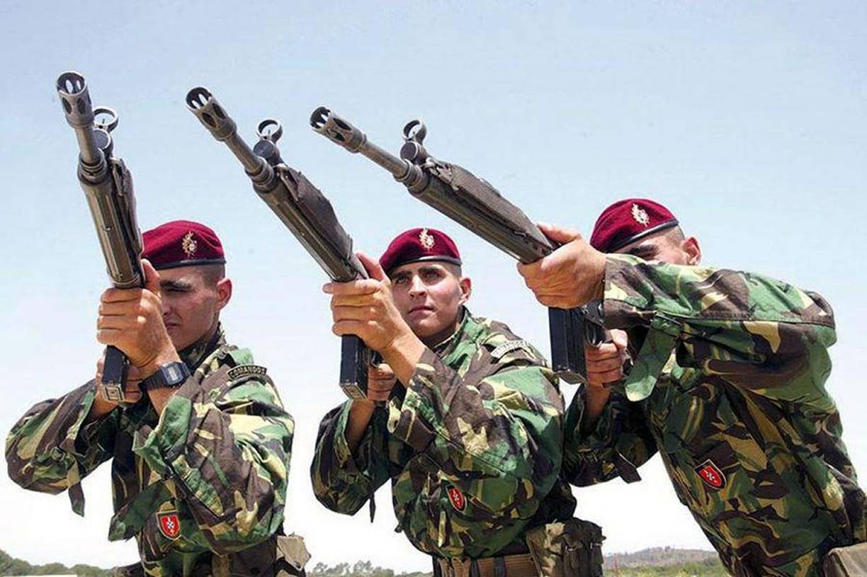 The Sun asegura que Sergio y Jorge tienen otro hermano idéntico, que son trillizos, pero que este optó por permanecer en el cuerpo policial de su país.