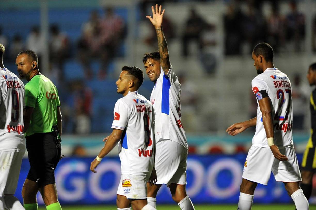 Gabriel Araújo brindó dos asistencias en el triunfo del Olimpia.