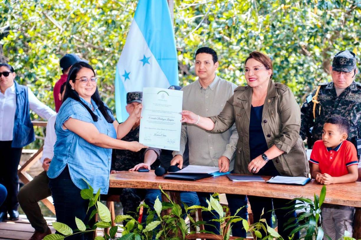 Castro ordenó a la Policía Militar del Orden Público (PMOP) y la Policía Nacional desalojar en un plazo de 45 días a todas las personas que están “destruyendo el bosque y los ríos con proyectos de explotación irracional de los recursos naturales y urbanizaciones”.