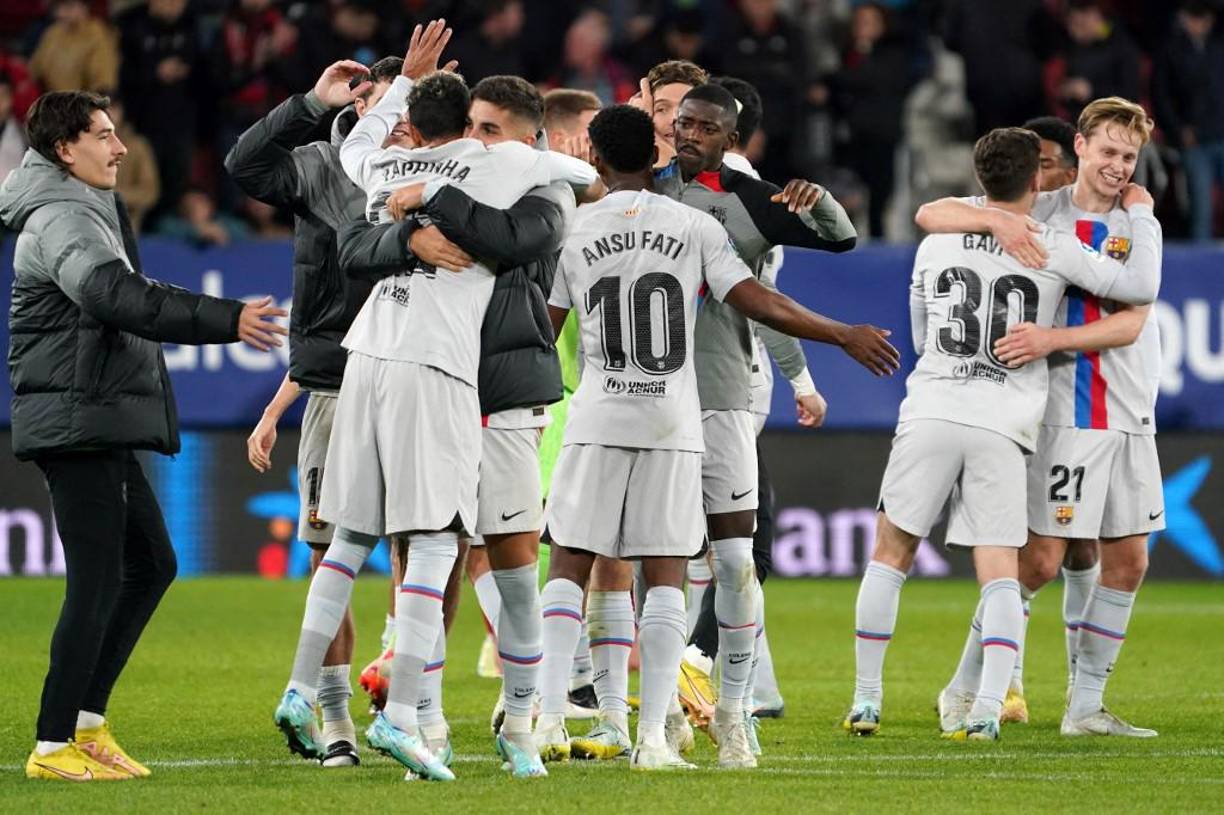 El <b>Barcelona</b> remontó y ganó 2-1 en el campo de Osasuna este martes en la 14ª jornada de LaLiga, en la que Gerard Piqué cerró su carrera con una expulsión.