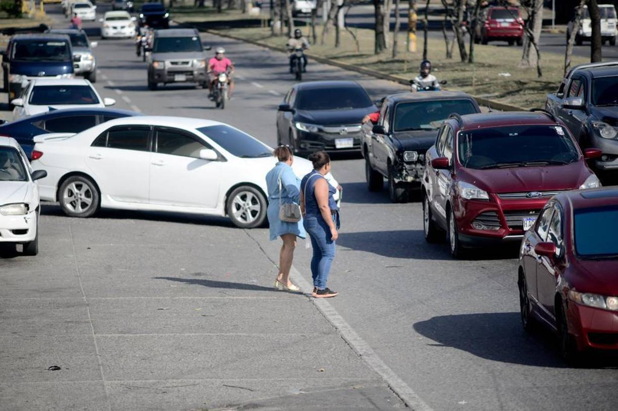 En este punto si existe un puente, pero la mayoría no lo utiliza debido a que ha habido muchos asaltos.