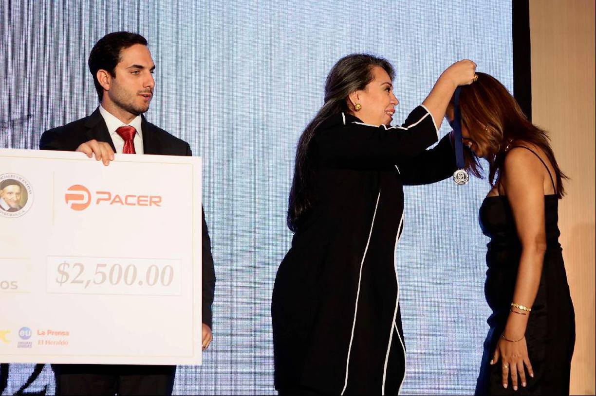 Emoción por doquier en entrega del Premio Quetglas