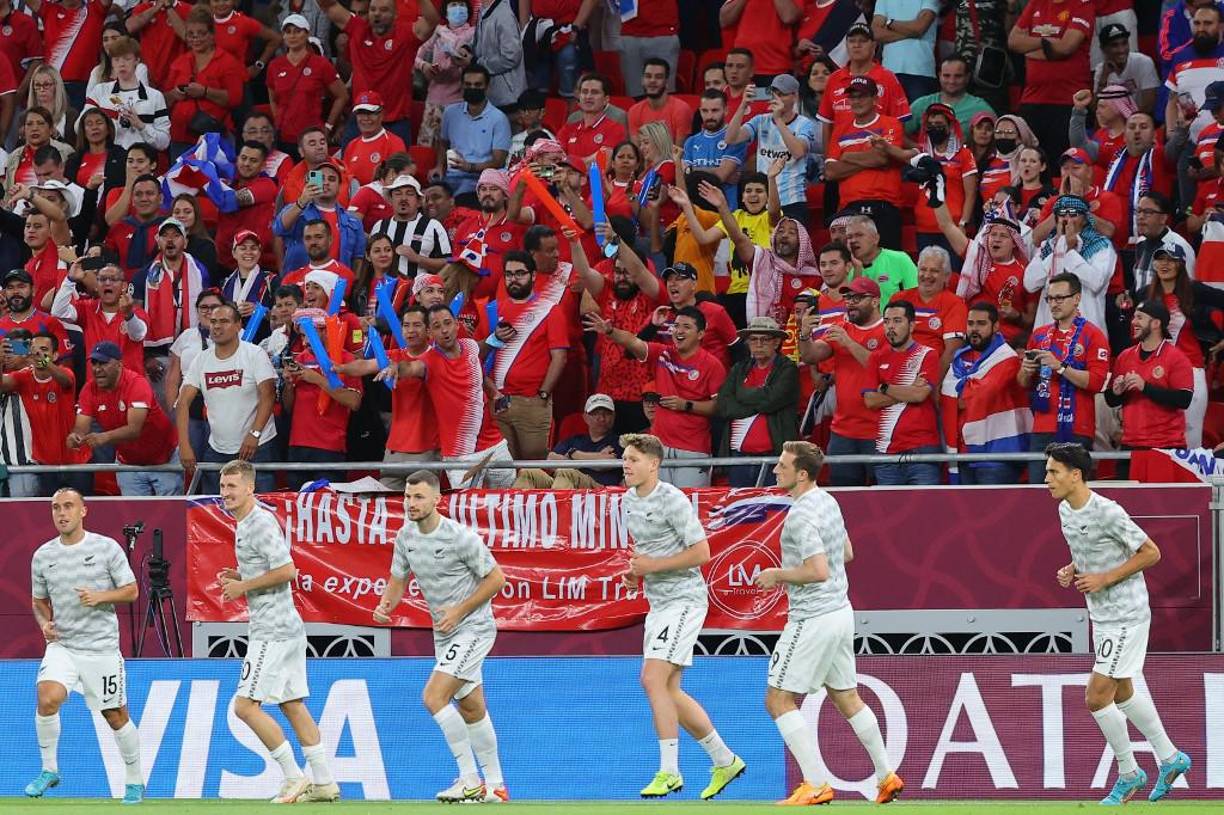 Bellas mujeres e invasión tica en Qatar: El espectacular ambiente del Costa Rica - Nueva Zelanda