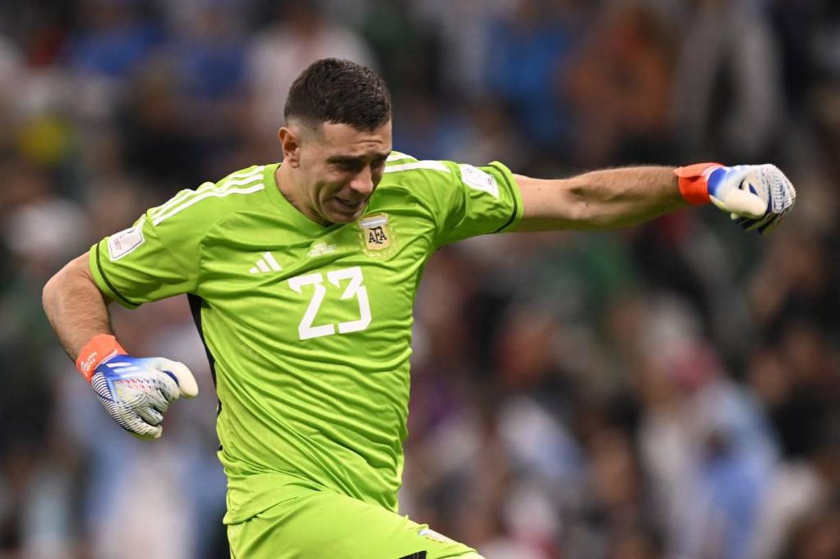 El portero Dibu Martínez de Argentina se mostró eufórico tras la victoria.