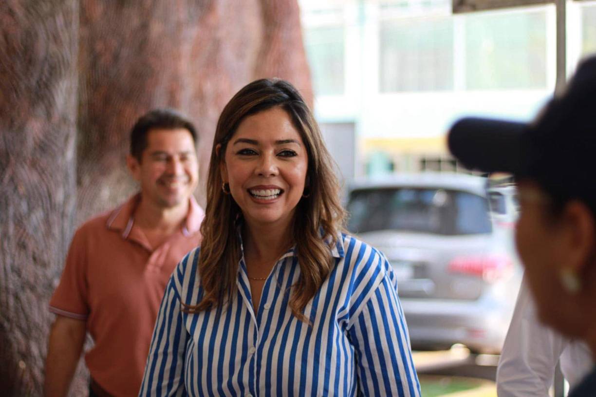 ”Este no es el momento para una candidatura de doña Ana, la respeto mucho, ella tiene vigente sus derechos políticos y no soy nadie para quitárselos, pero no la acompañaría”, mencionó.