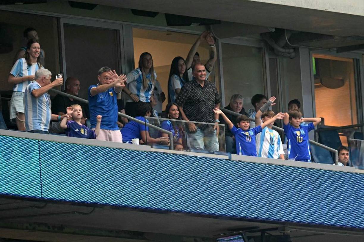 La familia de Messi estuvo presente en el estadio y fue captada celebrando el pase a semifinales.