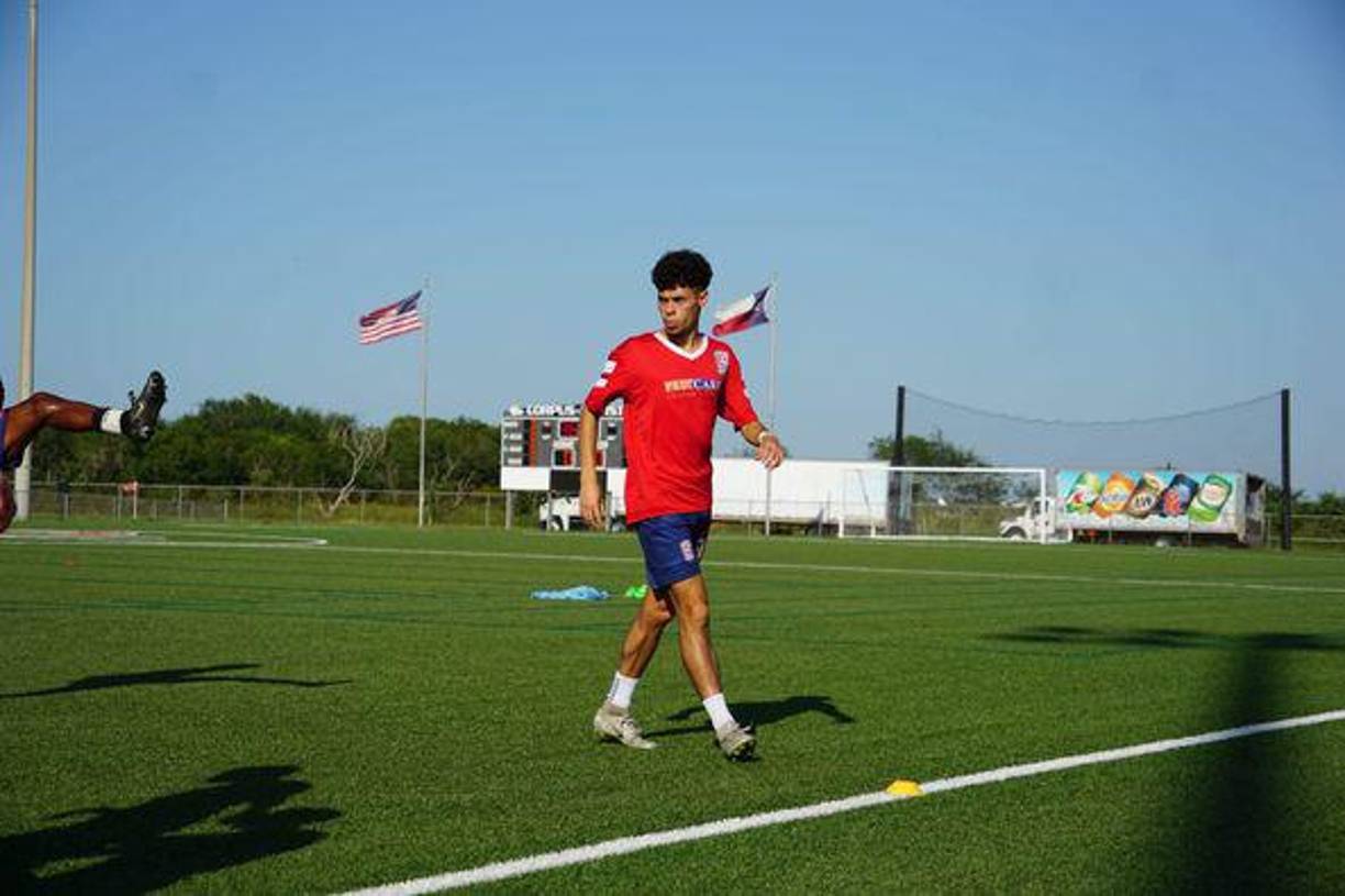 Melvin Molina desarrolló su carrera como futbolsta en las universidades y equipos de Texas. Era originario de El Porvenir, Atlántida.