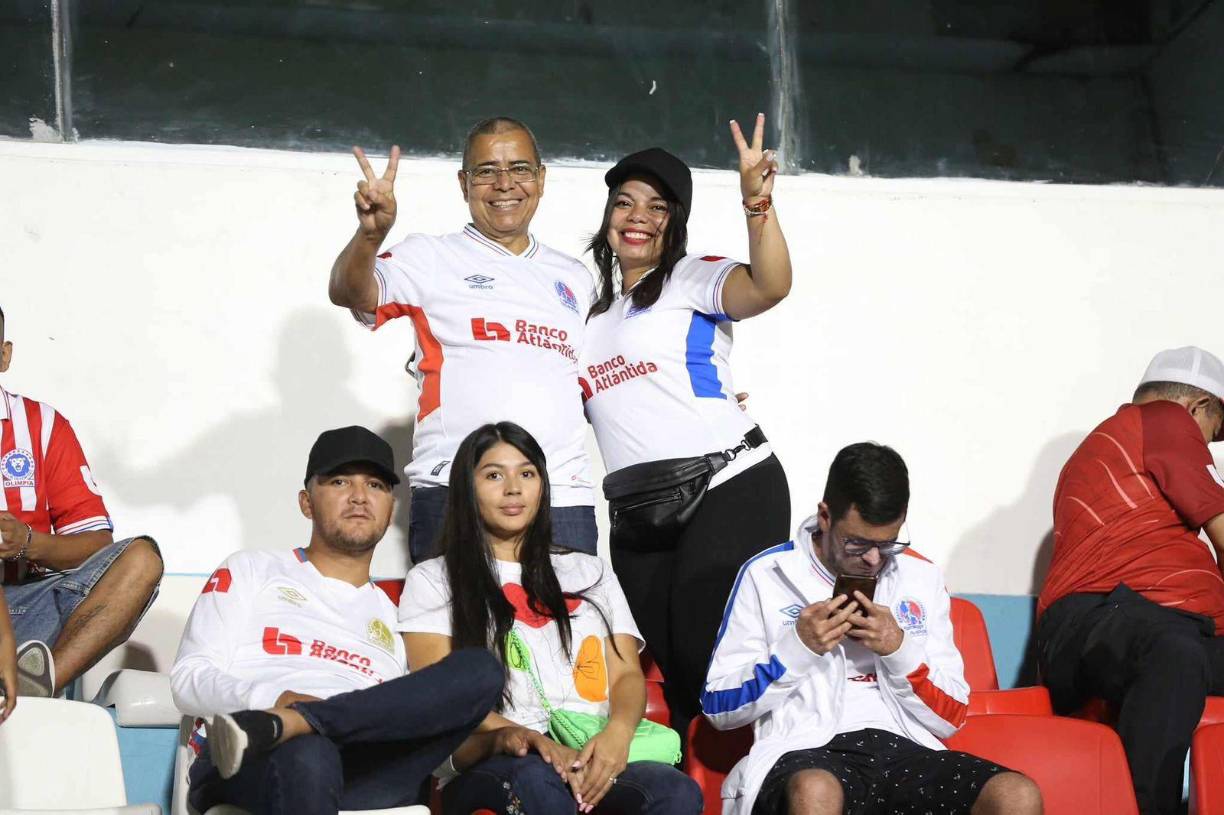 La afición estuvo apoyando al Olimpia pese al empate.