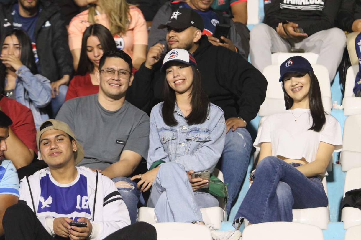 Un lindo ambiente en el Estadio Nacional Chelato Uclés previo al clásico capitalino.