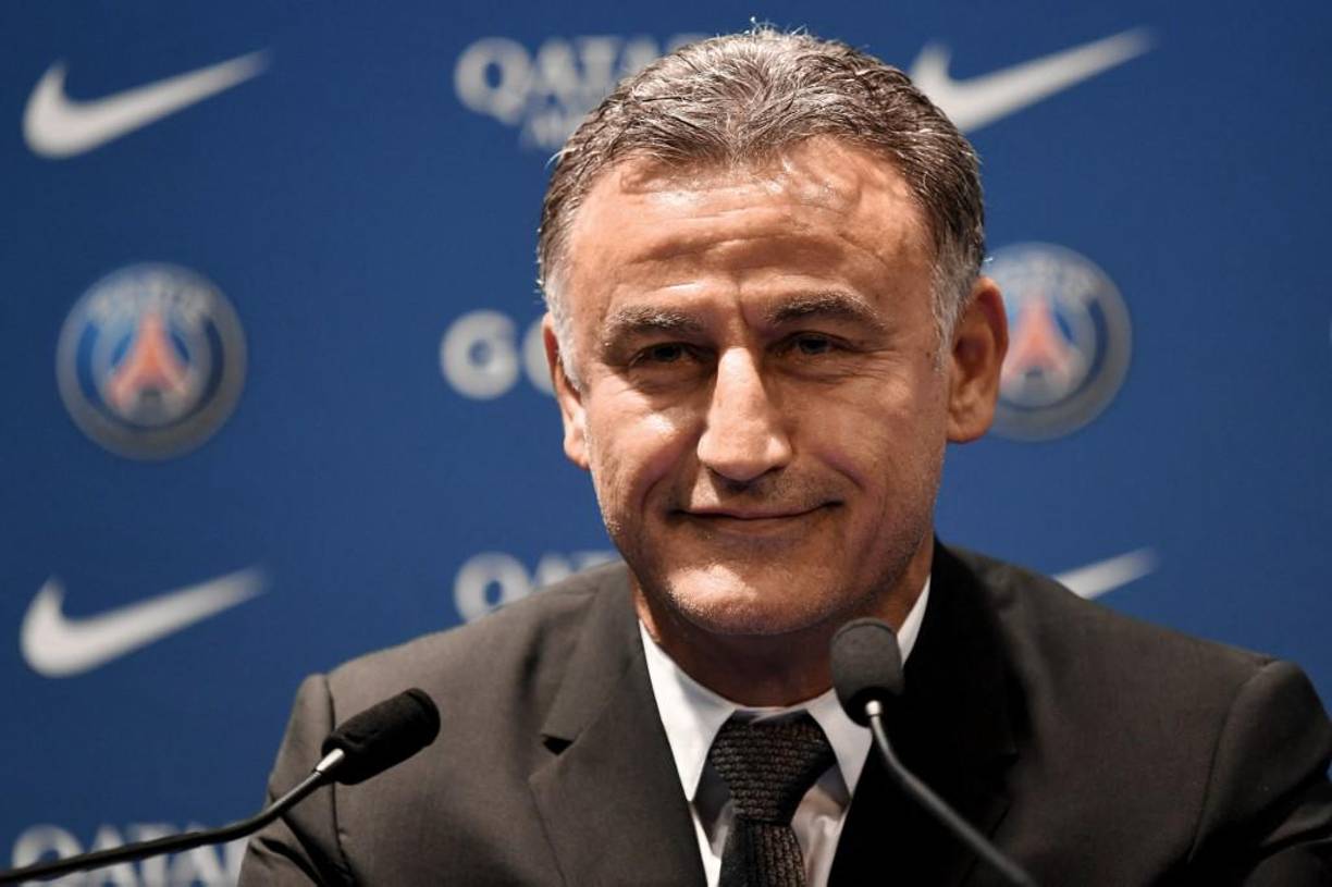 EL PSG tiene nuevo entrenador: tras un interminable culebrón concluido con la marcha del argentino Mauricio Pochettino, el club francés nombró a Christophe Galtier, quien se dijo “capaz” afrontar el desafío, con un objetivo evidente, absoluto y prioritario, ganar la Liga de Campeones.