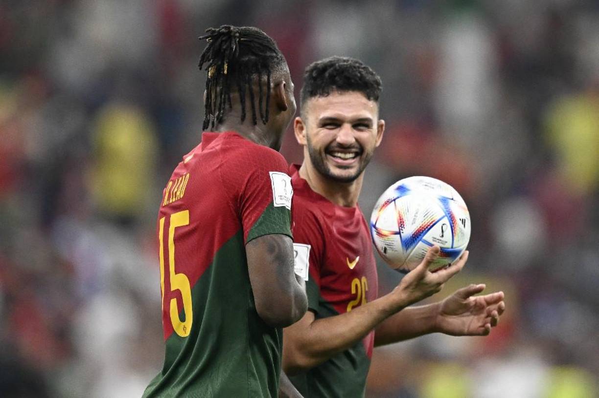 Gonçalo Ramos anotó un hat-trick y se llevó el balón.