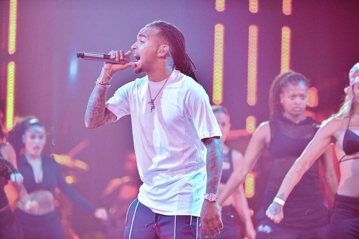 Ozuna tiene este año ocho nominaciones, entre las que se encuentran La Mezcla Perfecta Del Año, Canción Del Año - Urbano y Colaboración Del Año - Urbano (en dos ocasiones), así que además de verlo cantar también podría subir al escenario por algunos premios.