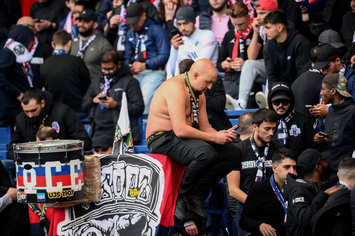 La afición del PSG parece ya estar cansada de Lionel Messi y hoy lo abucheó por completo.