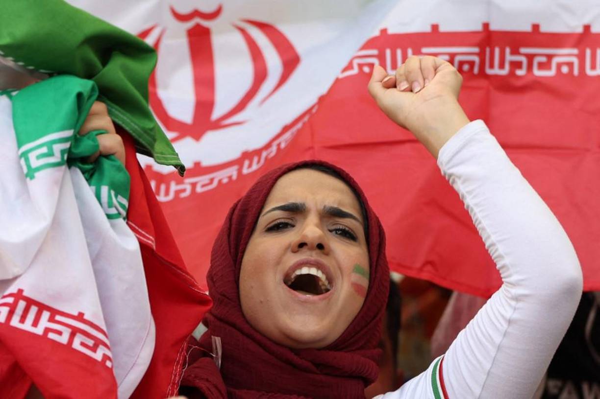 Las protestas están dirigidas al régimen de Irán por el asesinato de Mahsa Amini, la joven de 22 años que en septiembre fue detenida y maltratada por la policía por no respetar el código de vestimenta iraní al no llevar bien puesto el velo.