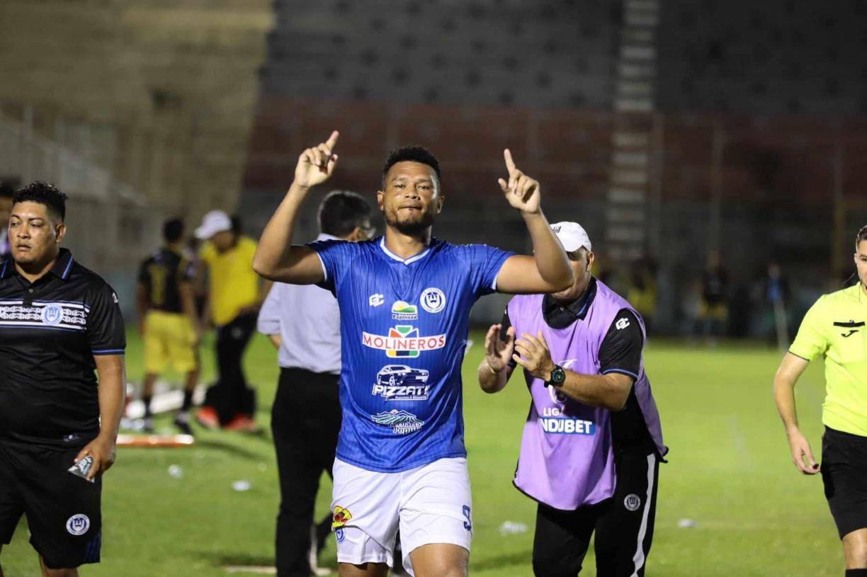 Cinco minutos después, Rolando Blackburn cazó la pelota con la cabeza la cual se metió al costado derecho de Argueta, que trató de alcanzar la esférica, pero su mano izquierda complicó el panorama al meter la pelota en propia puerta para el 2-2