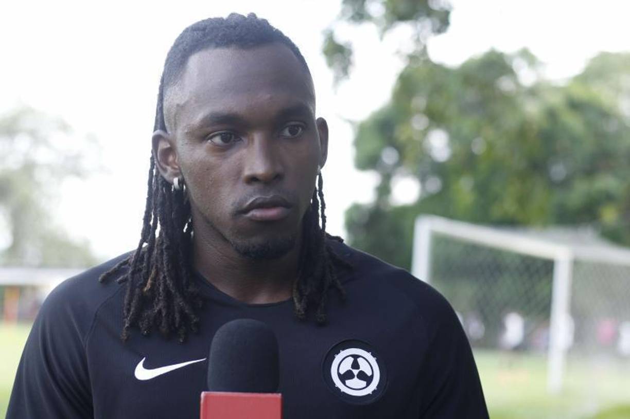 El atacante Alberth Elis fue uno de los tres jugadores que se opuso a jugar en el Estadio Olympia debido a las malas condiciones de la cancha. 