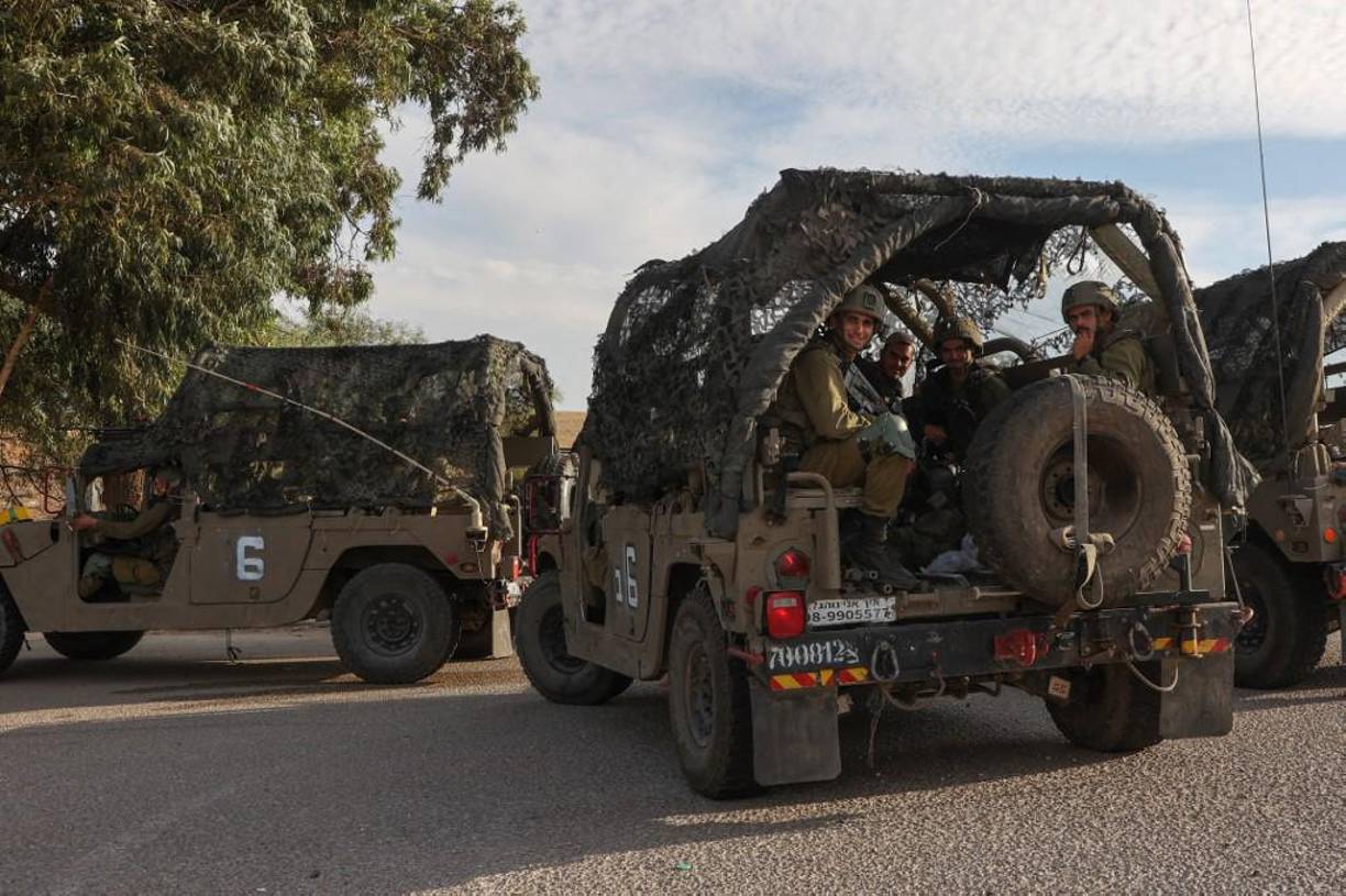 Numerosos países condenaron la ofensiva del grupo islamista, empezando por Estados Unidos, que reafirmó su compromiso “inquebrantable” con Israel y prometió asegurarse de que su aliado clave tuviera los medios para protegerse. 