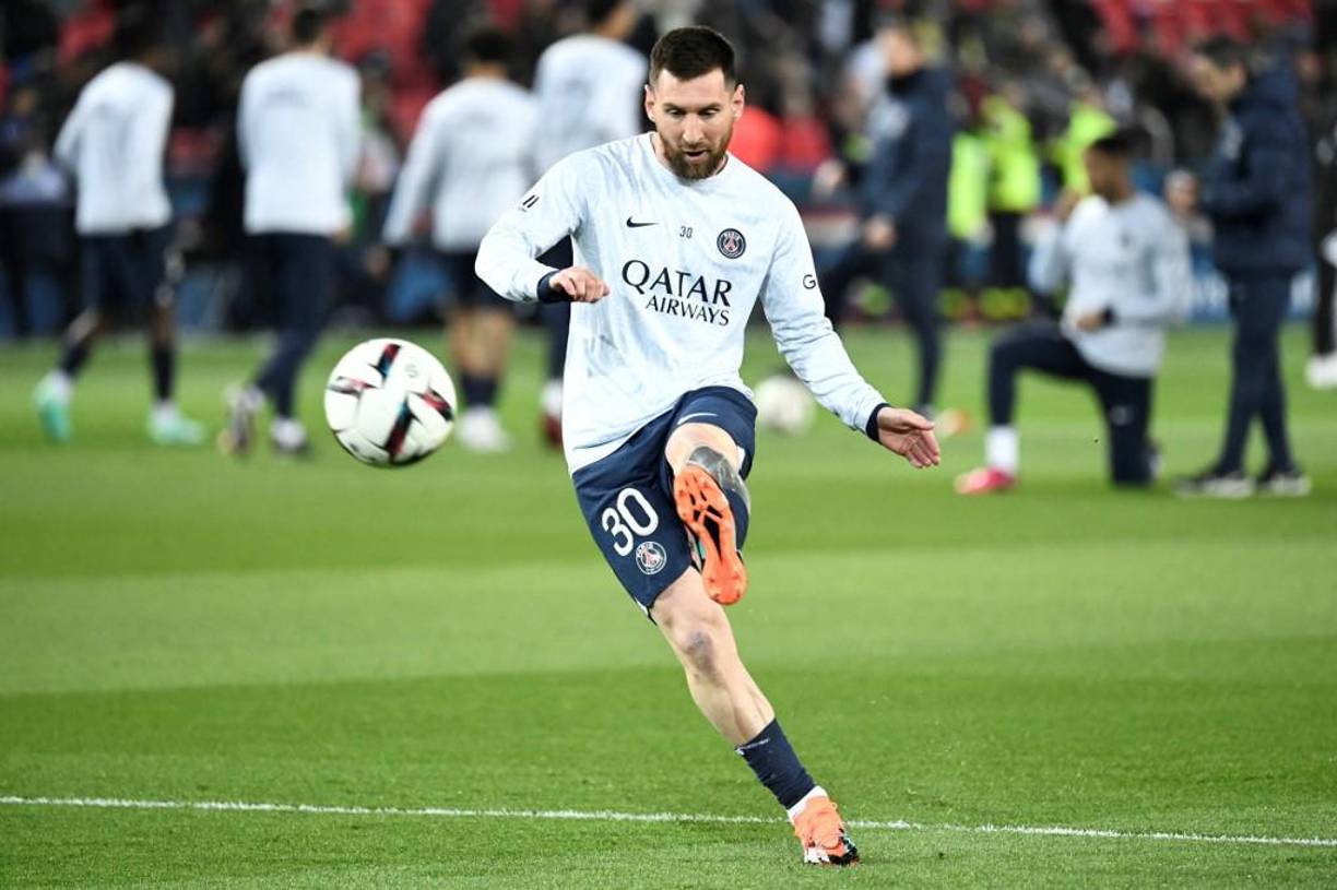 Según informa Jijantes, el FC Barcelona estaría negociando ya con patrocinadores para concretar el fichaje de Messi. Están hablando con mercados financieros importantes.