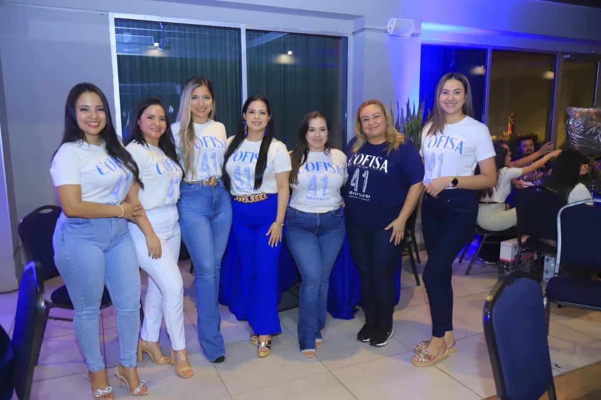 Ana Rivera, Karla Alcerro, Diana Madrid, Jenny Rodríguez, Kenia Rivera, Nora Bustillo y Katherine Osorto