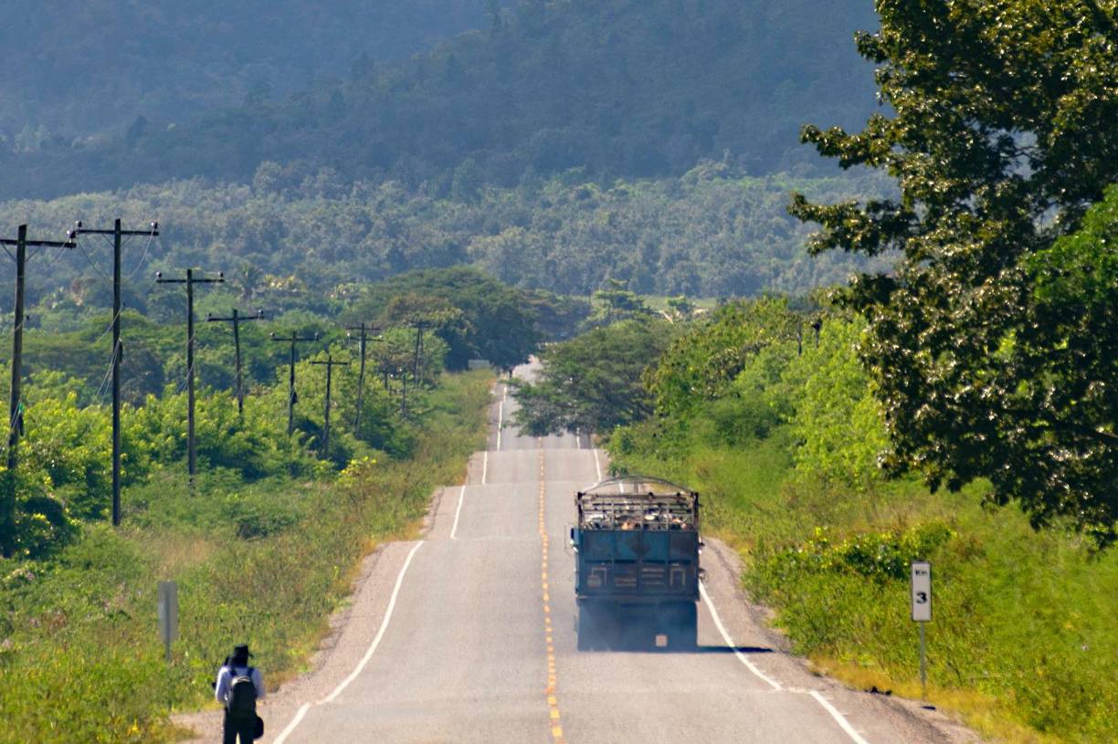 La presidenta de la Republica, Xiomara Castro, inauguró un tramo de 18.3 kilómetros de carretera que conecta las comunidades de Limones y Puente Quebrada Ulúa del municipio de Salamá, Olancho. 