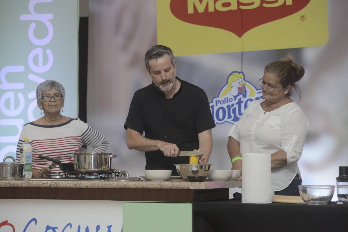 El chef Carlos Leal viajó desde México hasta Honduras para participar en la gran Expo Buen Provecho 2023. 