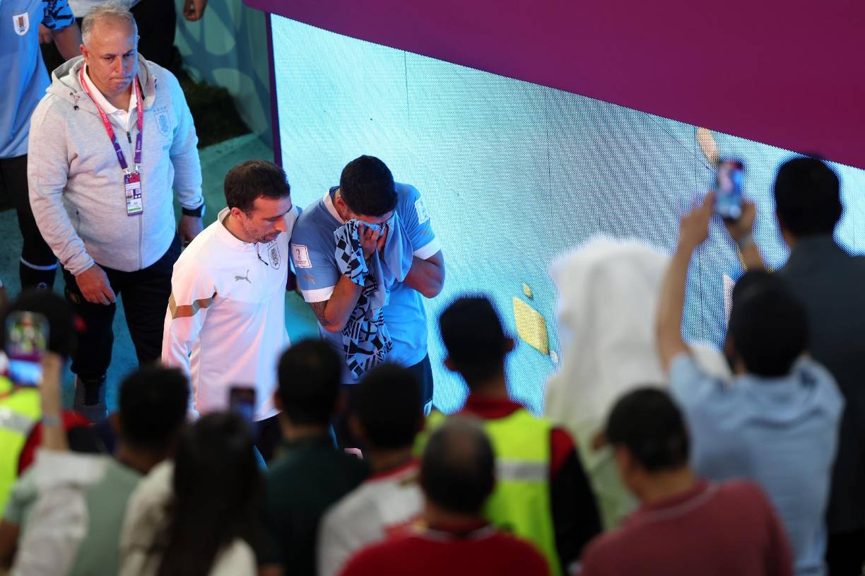 Luis Suárez abandonó entre lágrimas el estadio. La tristeza era enorme.
