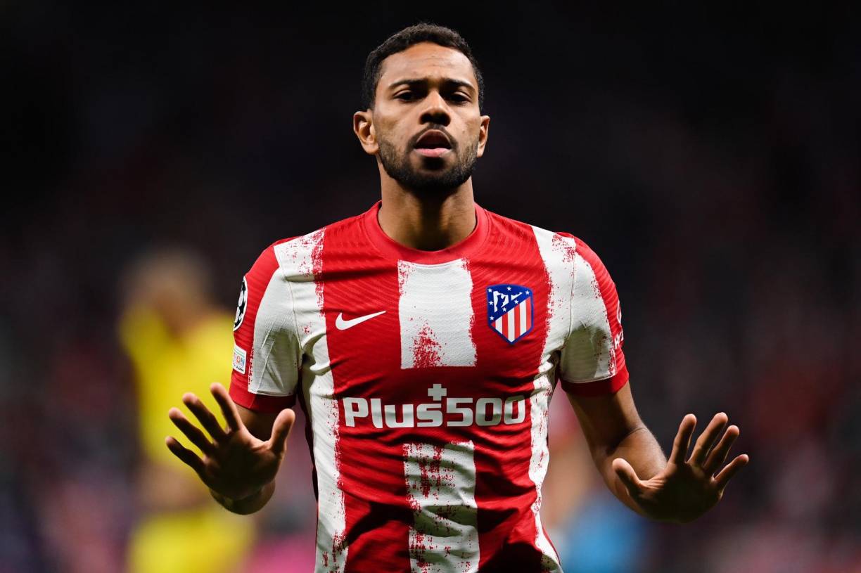 El internacional brasileño Renan Lodi cambiará el Atlético de Madrid por el Nottingham Forest, al que llegará cedido para esta temporada, si nada cambia el transcurso de una operación aún no completada, pero muy encaminada entre ambos clubes, con lo que debería quedar resuelta en las próximas horas y supondría, previsiblemente, la llegada de un recambio a la plantilla, con Sergio Reguilón como opción.