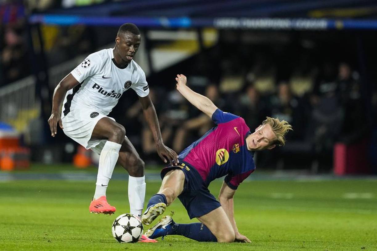 De Jong jugó varios minutos y se vio bien para recuperar su nivel.