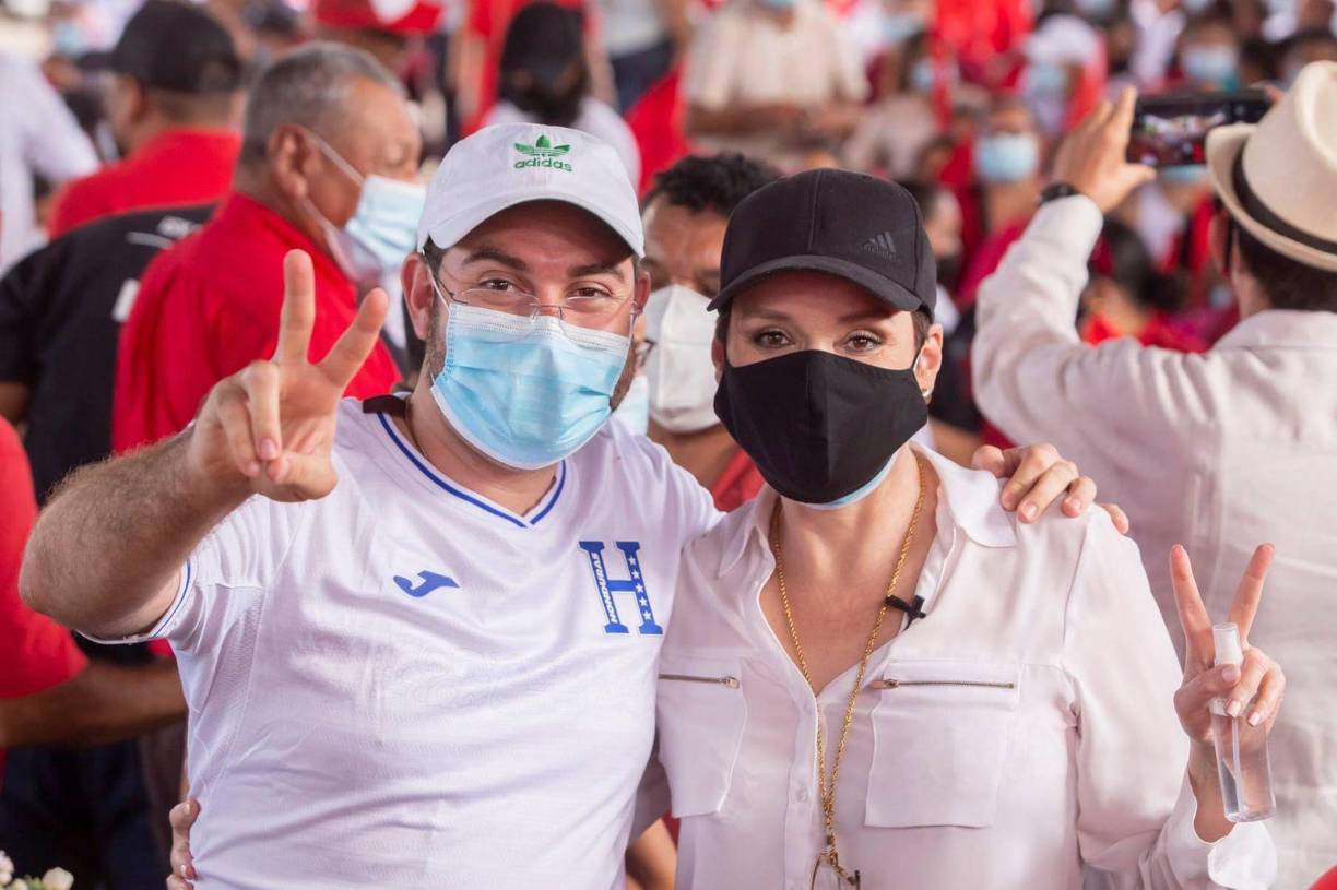 “Nada que me dan la palabra, solo entre ellos se la dan. Igualitos a los cachurecos”, agregó.