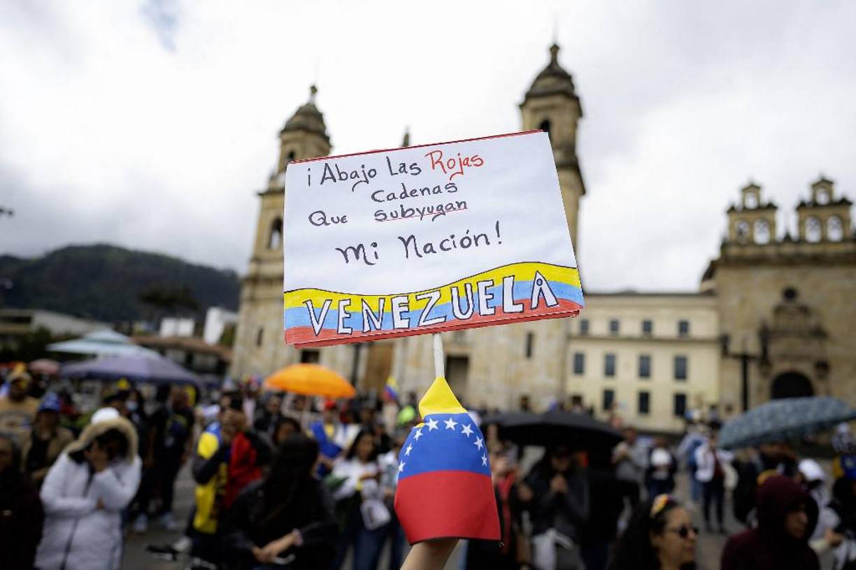 “Nunca habíamos estado en un momento como este en donde realmente hay unidad (...) por eso creo que sí vamos a poder salir definitivamente de este gobierno”, dice en Bogotá Claudia Fernández, gerente financiera, de 45 años.