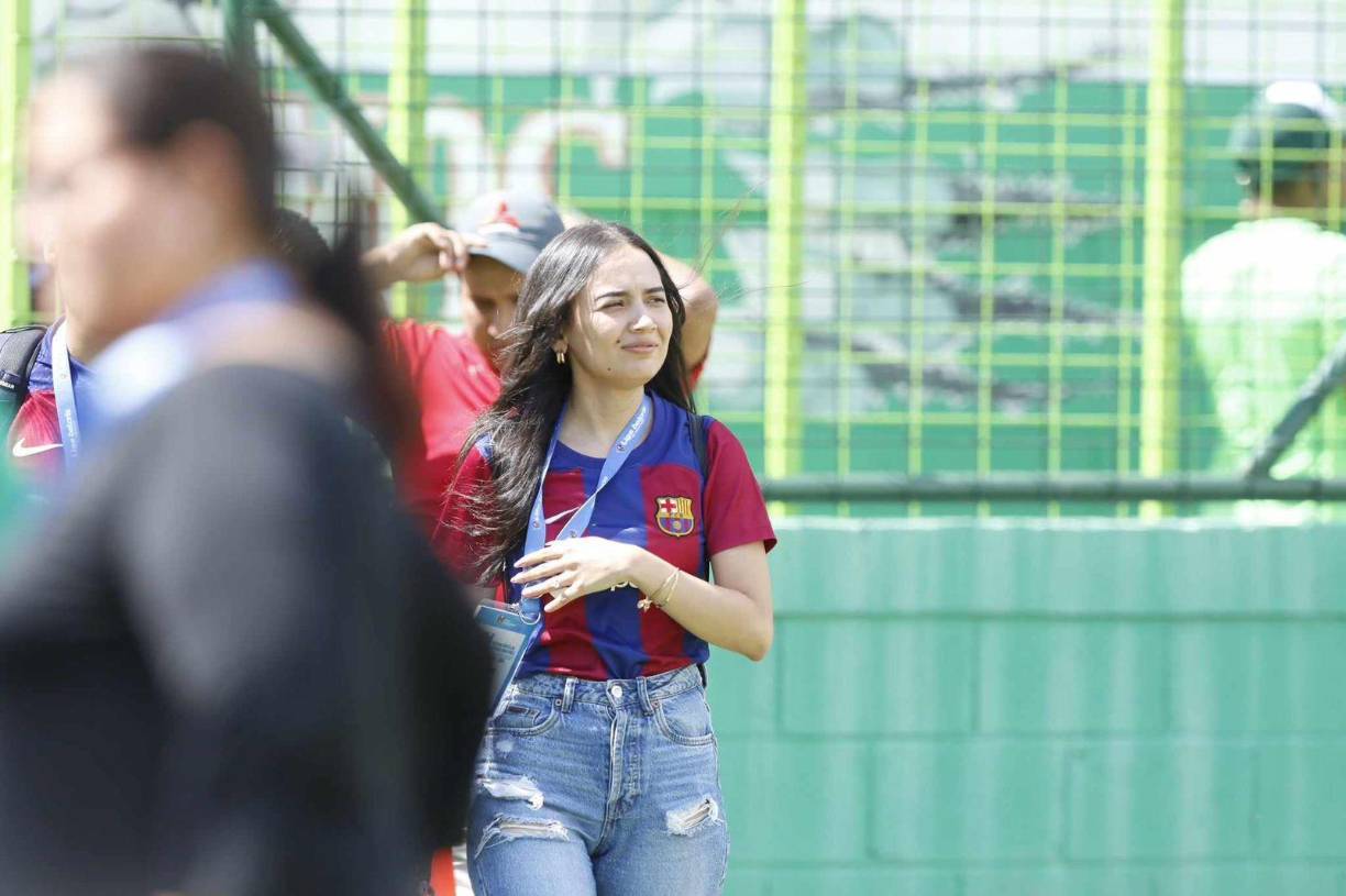 Las bellas chicas que engalanaron el último partido de la segunda fecha del torneo Apertura 2023.