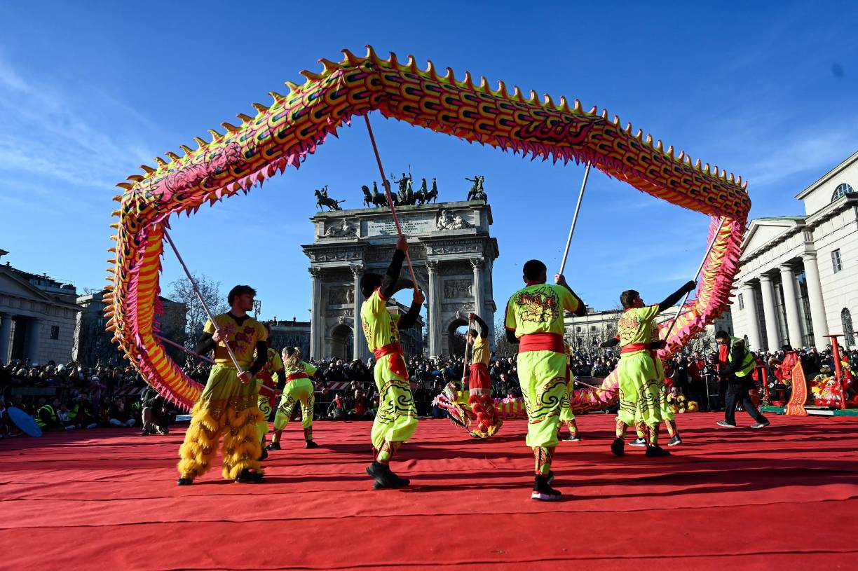 Las comunidades asiáticas en las principales ciudades del mundo realizaron una serie de eventos durante el fin de semana para celebrar la llegada del Año del Conejo, en los que hubo fuegos artificiales, el dragón danzante y otros tradicionales elementos con la que suelen festejar el Año Nuevo Lunar.