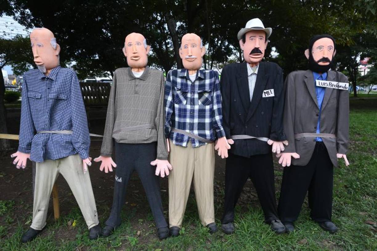 “La verdad es que los muchachos hondureños hicieron un buen papel, le ganaron bien a la selección de México, que es una potencia, y este señor tuvo que regalarles once minutos (de reposición) para que empataran y nos pudieran ganar”, en tanda de penaltis, recordó Lagos.