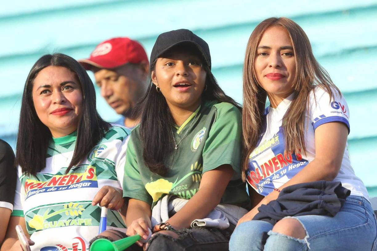 Las chicas también se hicieron presentes en el Estadio Nacional Chelato Uclés.