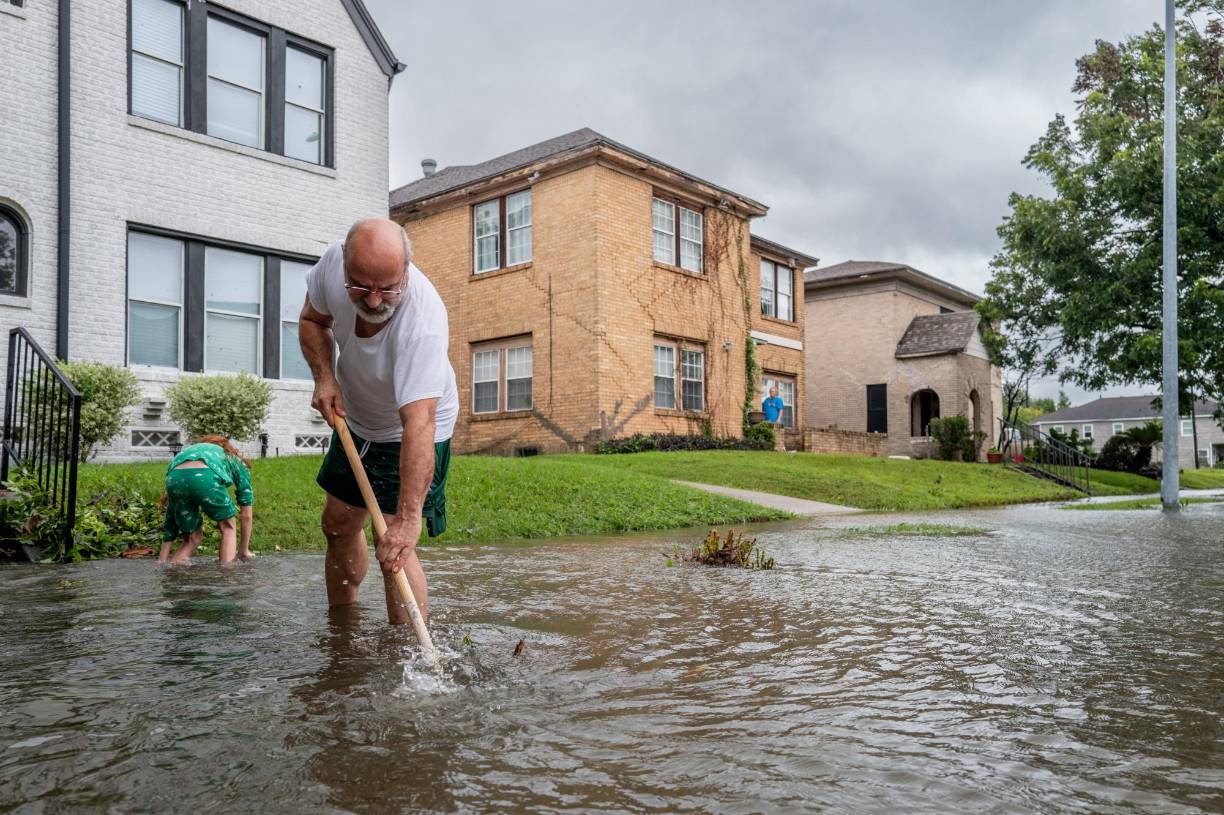 Los servicios meteorológicos registraron cinco tornados en Texas el lunes. 