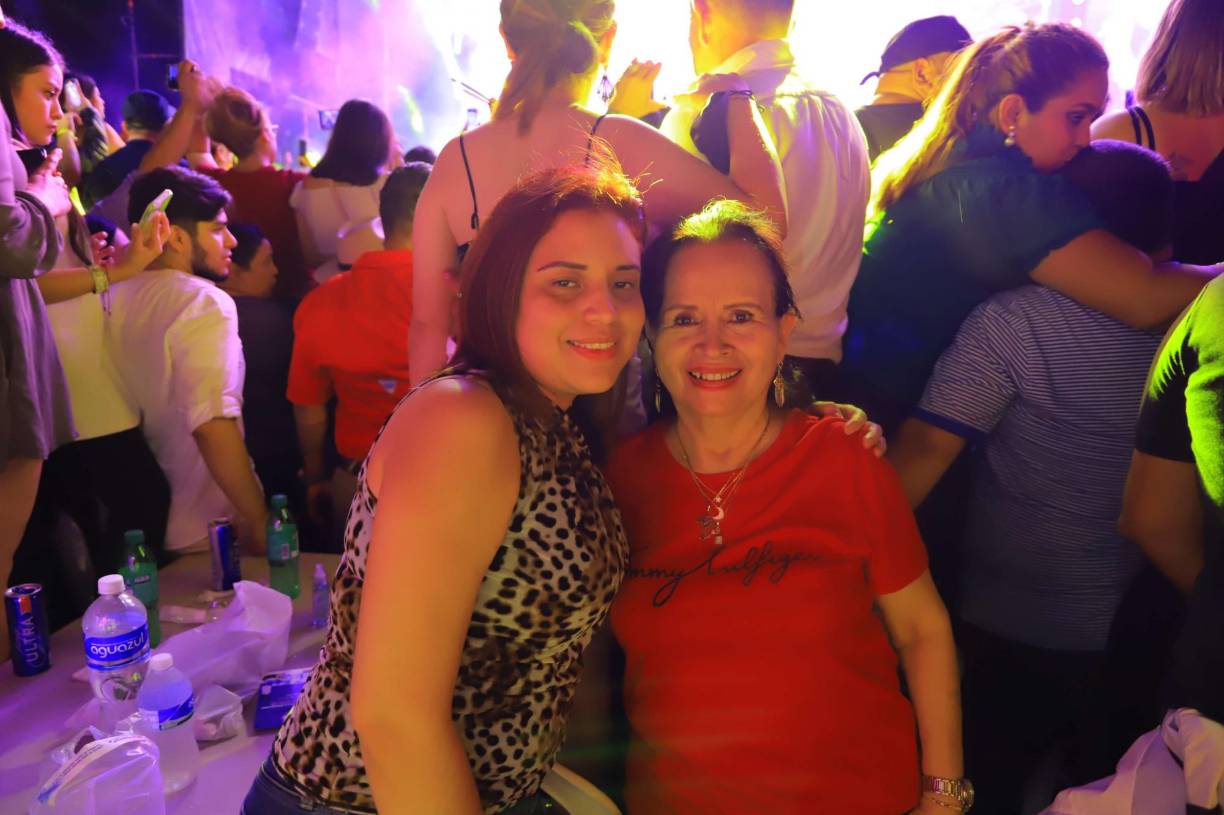 Tras su exitosa presentación en Tegucigalpa, una noche antes, el Buki, como también se le conoce, conquistó a sus fieles seguidores de la capital industrial. 