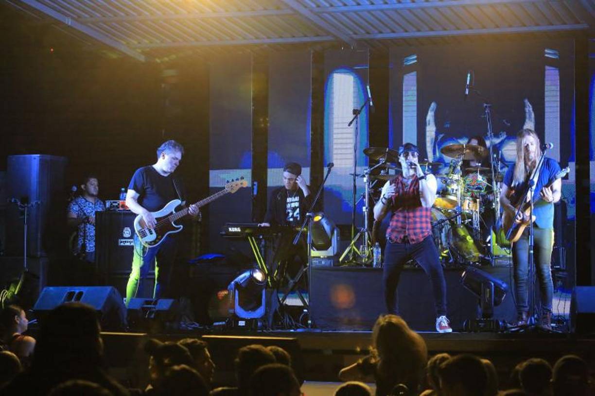 Durante el evento “La Hora H”, los artistas realizaron un tributo a bandas como Jaguares, Caifanes, Maná y Héroes del Silencio.