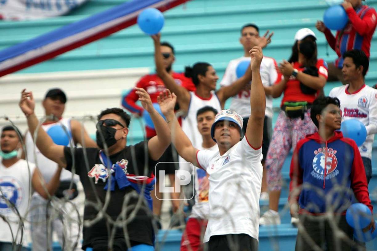 La barra del Olimpia celebró la victoria contra la UPN.