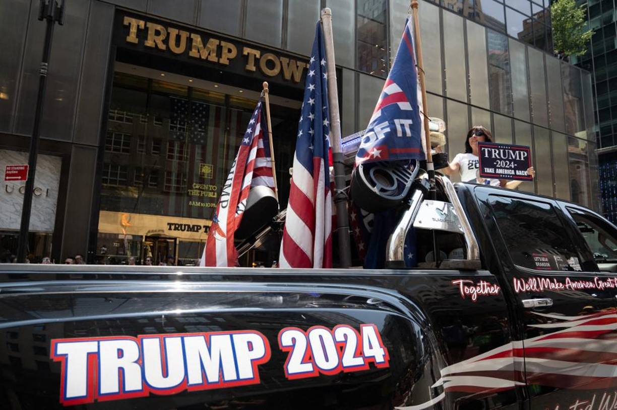 Toby Neuberger acudió a la concentración junto con su hermana, su hija y su sobrina, ataviadas con gorras y camisetas rojas de “Make América Great Again” (haz Estados Unidos grande de nuevo), el eslogan de los seguidores del republicano).