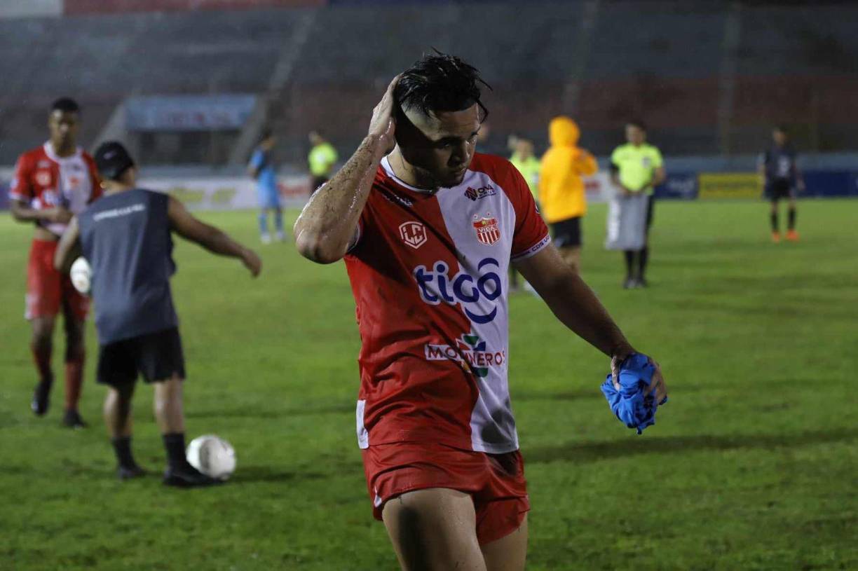 Pese a sus intentos por anotar el tanto del empate, el conjunto cocotero no pudo volver a marcar y el Real España se llevó el primer triunfo de la temporada en la Liga Nacional de Honduras. 