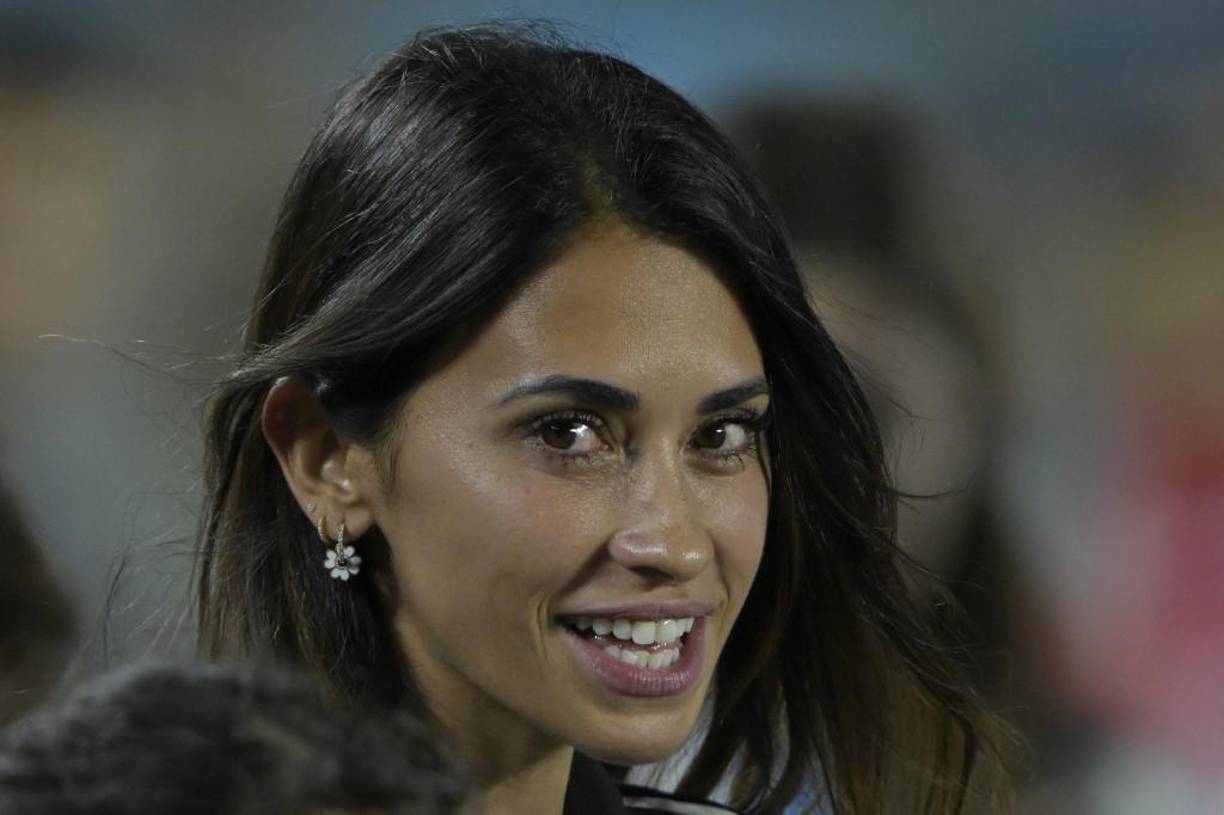 Posteriormente Antonela bajó a las graderías para celebrar al lado de su amado Lionel Messi.