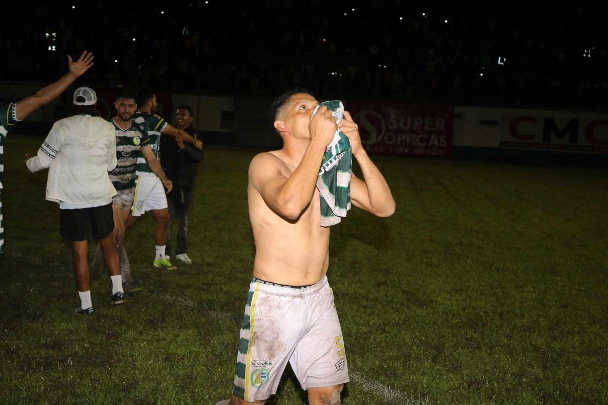 Una tremenda fiesta se vivió en el Estadio Juan Ramón Brevé tras el ascenso del conjunto olanchano.